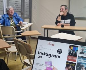 El periodista respondió dudas e interrogantes de cada uno de los presentes